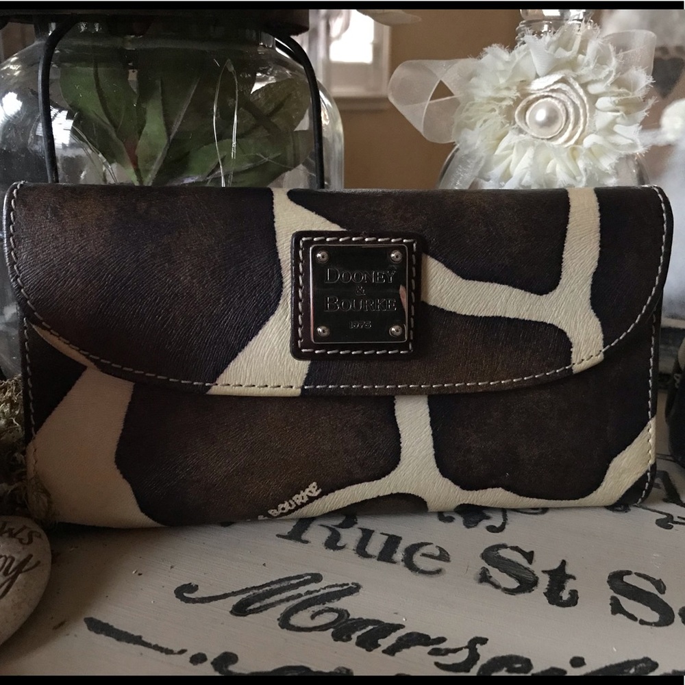 DOONEY & BOURKE Giraffe Print Leather Wallet